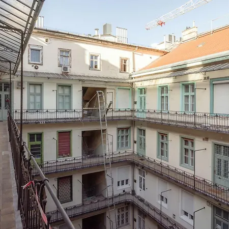 Apartment King Of The Inner Budapest