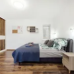 Apartment King Of The Inner *